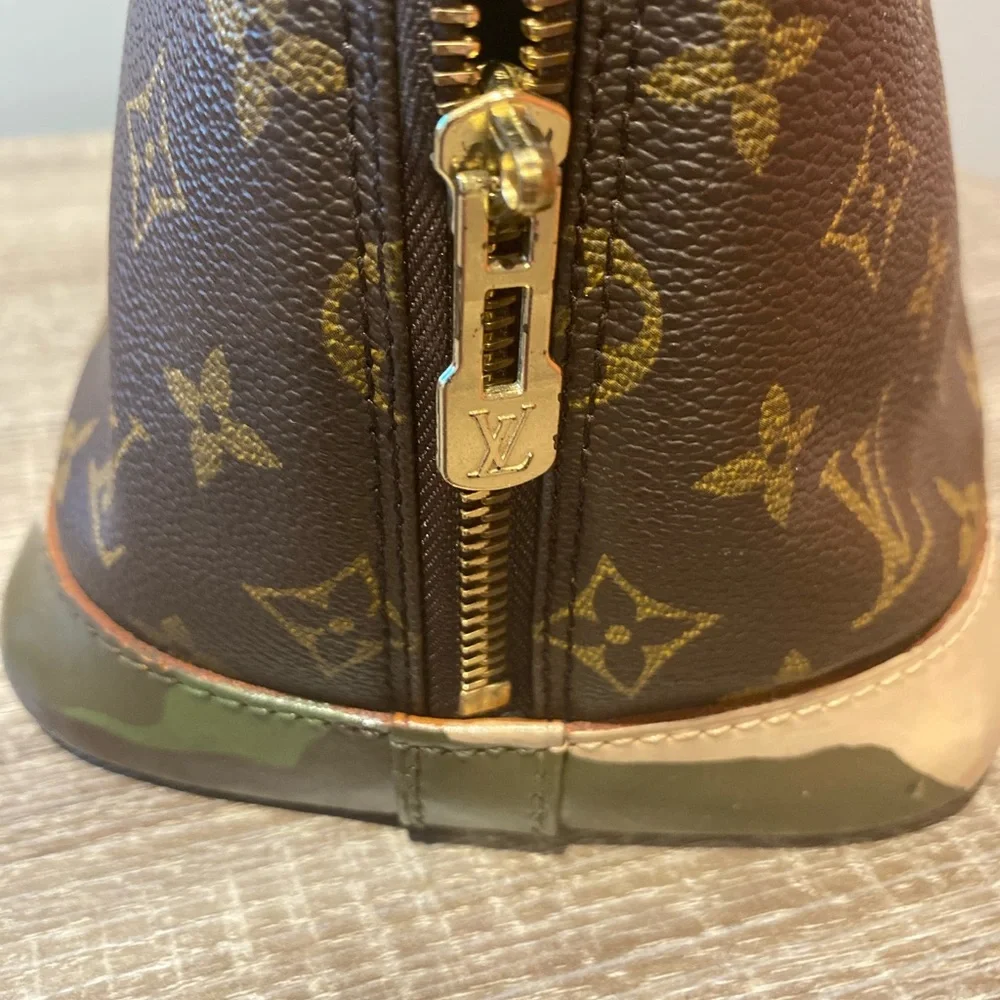 Authentic Louis Vuitton Alma - Picture 10 of 13
